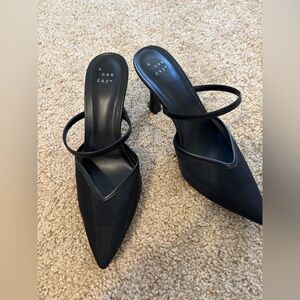 Kitten heels with mesh front